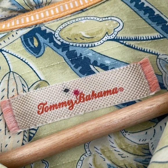 Tommy Bahama men’s yellow Floral tropical Hawaiian shirt. - Picture 3 of 3